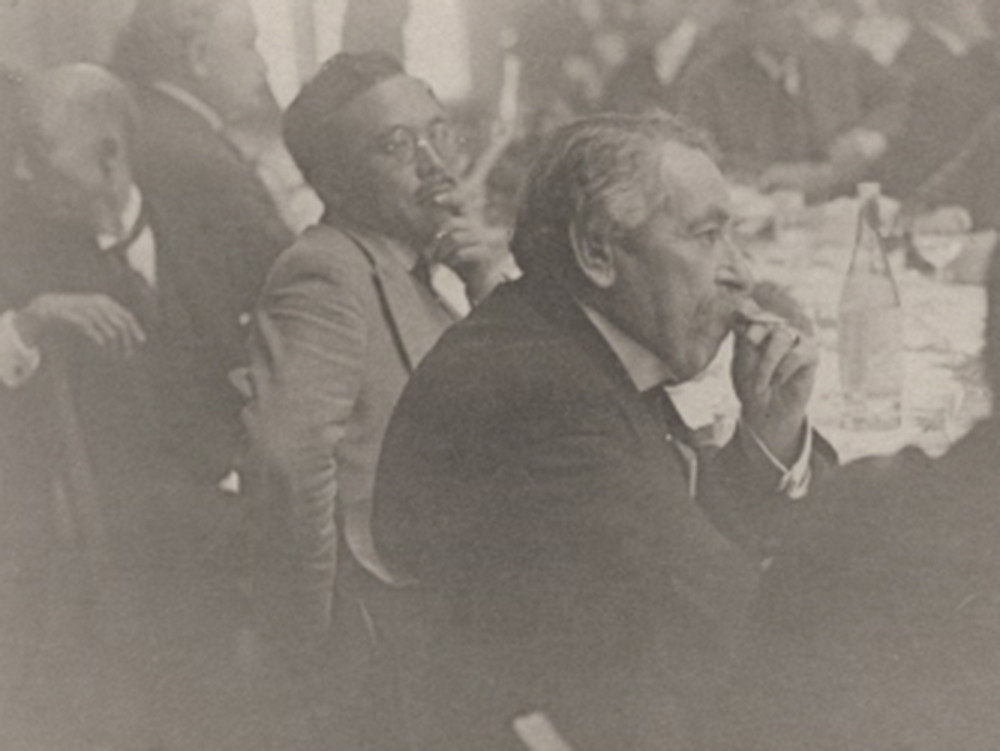 <p style="text-align: center;"><strong>Aristide Briand during a breakfast press conference in Geneva. Aristide Briand is on the left.</strong><br style="text-align: center;" /><span style="text-align: center;">Source / Cr&eacute;dit :&nbsp;</span><a style="text-align: center;" href="https://www.europeana.eu/portal/fr/record/2048431/item_LY2CQTDEKOHNS22X4MWU3BVE5AOEE5DG.html?q=briand+AND+RIGHTS%3A%2Acreative%2A+AND+NOT+RIGHTS%3A%2Anc%2A+AND+NOT+RIGHTS%3A%2And%2A#dcId=1565685484867&amp;p=1" target="_blank" rel="noopener">Land Berlin - Europeana.&nbsp;</a></p>