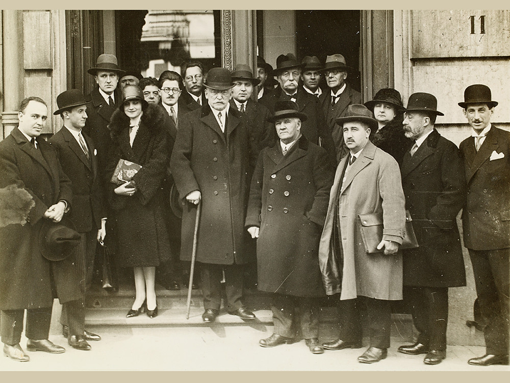 <p style="text-align: center;"><strong>Meeting of the Council and Commissions of the International Union of Associations for the League of Nations, Brussels, 1928.</strong><br style="text-align: center;" /><span style="text-align: center;">Source / Cr&eacute;dit :&nbsp;</span><a style="text-align: center;" href="https://commons.wikimedia.org/wiki/File:Union_internationale_des_associations_pour_la_Soci%C3%A9t%C3%A9_des_Nations.jpg" target="_blank" rel="noopener">Mundaneum - Wikip&eacute;dia CC</a></p>