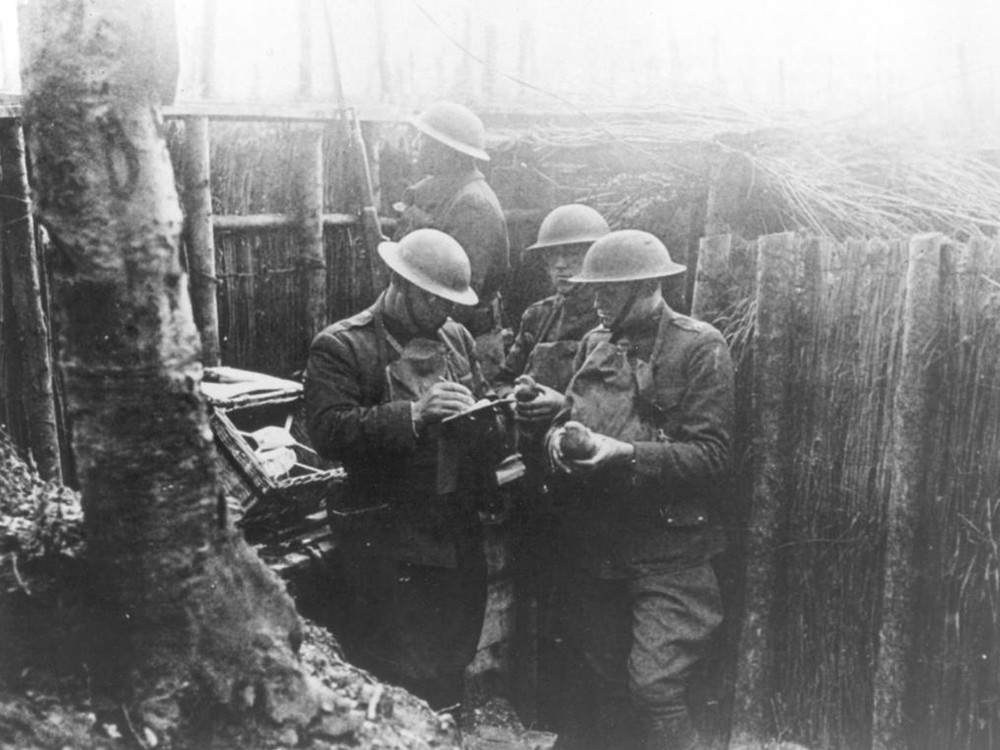 <p style="text-align: center;"><strong>France - Army Reserve Soldiers writing messages for pigeon delivery in the trenches of France, 1918</strong><br style="text-align: center;" /><span style="text-align: center;">Source / Cr&eacute;dit :&nbsp;</span><a style="text-align: center;" href="https://www.usar.army.mil/Commands/Support/88th-RSC/Photo-Page/igphoto/2001791719/" target="_blank" rel="noopener">U.S. Army Signal Corps</a></p>