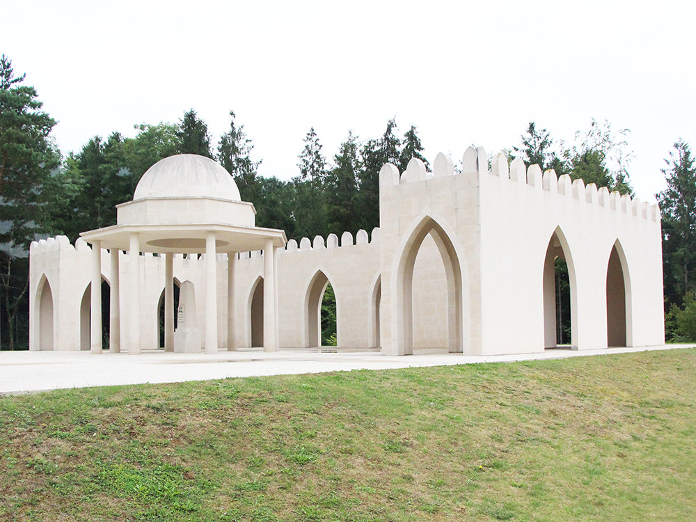 <p style="text-align: center;"><strong>The monument to the Muslim soldiers who fought at Verdun.</strong><br style="text-align: center;" /><span style="text-align: center;">Source / Cr&eacute;dit :&nbsp;</span><a style="text-align: center;" href="https://commons.wikimedia.org/wiki/File:Bildverduneinsvier_(28).jpg" target="_blank" rel="noopener">ZIKO - Wikip&eacute;dia CC</a></p>