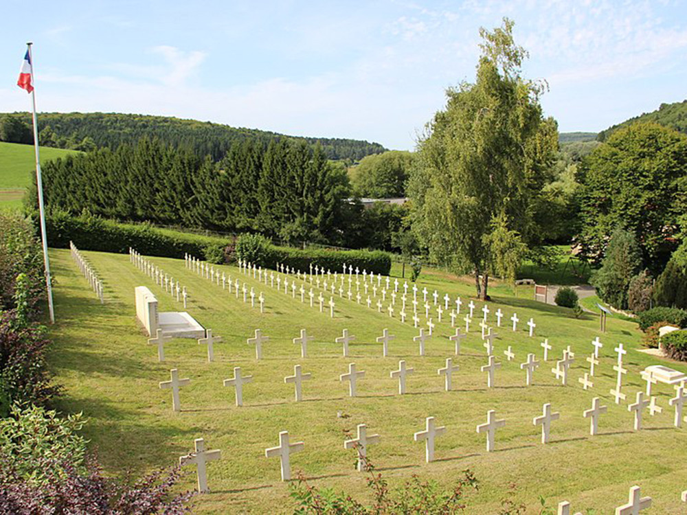 <p style="text-align: center;"><strong>The French national military cemetery of Saint-R&eacute;my la Calonne, where Alain-Fournier is buried.</strong><br style="text-align: center;" /><span style="text-align: center;">Source / Cr&eacute;dit :&nbsp;</span><a style="text-align: center;" href="https://commons.wikimedia.org/wiki/File:Saint-R%C3%A9my_la_CalonneB.jpg" target="_blank" rel="noopener">Wikip&eacute;dia CC</a></p>
