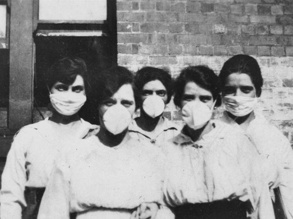 <p style="text-align: center;"><strong>Women wearing surgical masks during the Spanish flu pandemic in Brisbane, Australia - 1919.</strong><br style="text-align: center;" /><span style="text-align: center;">Source / Cr&eacute;dit :&nbsp;</span><a style="text-align: center;" href="https://www.flickr.com/photos/statelibraryqueensland/29245747812" target="_blank" rel="noopener">State Library of Queensland</a></p>