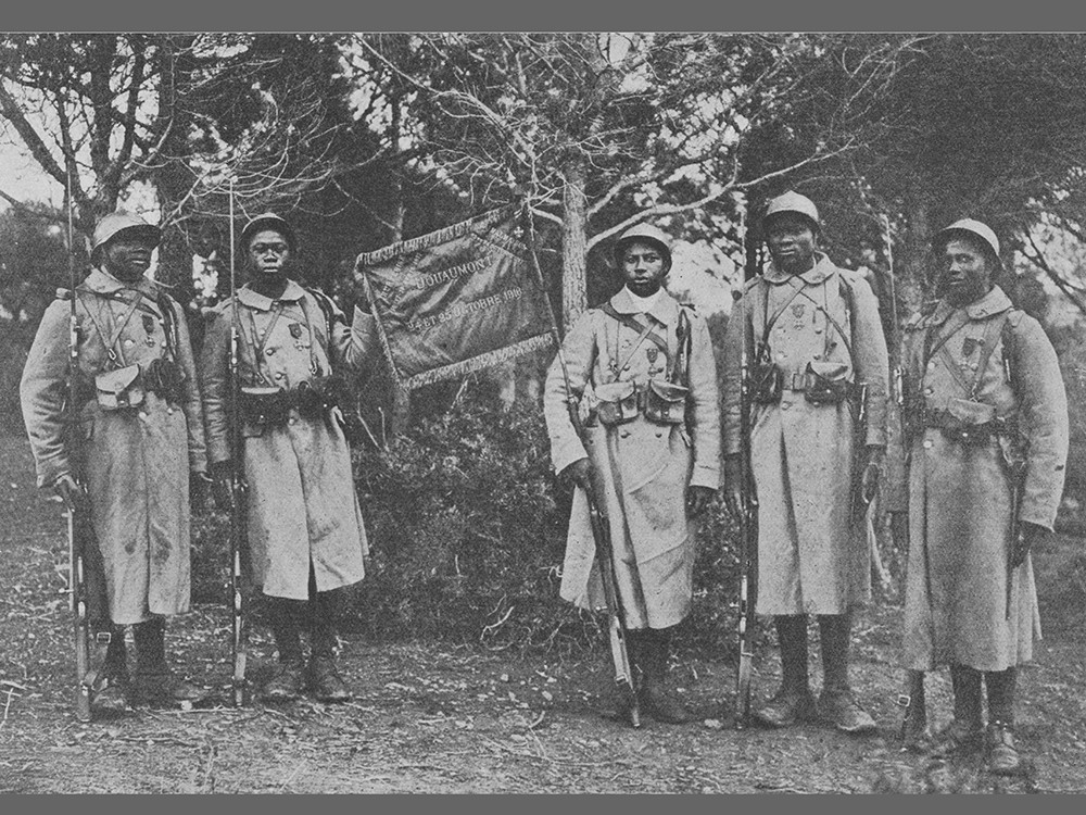 <p style="text-align: center;"><strong>The 43rd batallion of Senegalese tirailleurs being awarded medals - front cover of the 'L'Illustration' newspaper, January 1918.</strong><strong style="text-align: center;">&nbsp;</strong><br style="text-align: center;" /><span style="text-align: center;">Source / Cr&eacute;dit :&nbsp;</span><a style="text-align: center;" href="https://fr.wikipedia.org/wiki/Fichier:Le_fanion_du_43e_bataillon_de_tirailleurs_s%C3%A9n%C3%A9galais_d%C3%A9cor%C3%A9_de_ka_fourrag%C3%A8re.jpg" target="_blank" rel="noopener">L'Illustration 12 janvier 1918 - Wikip&eacute;dia CC</a></p>