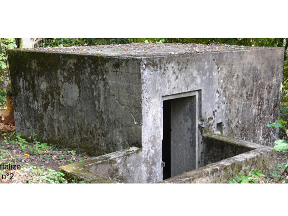 <p style="text-align: center;"><strong>Dev&egrave;ze pillbox in Houffalize.</strong><br style="text-align: center;" /><span style="text-align: center;">Source / Cr&eacute;dit :&nbsp;</span><a style="text-align: center;" href="https://www.luxembourg-belge.be/fr/outils/fortins-deveze.php" target="_blank" rel="noopener">FTLB / J.Polet</a></p>
