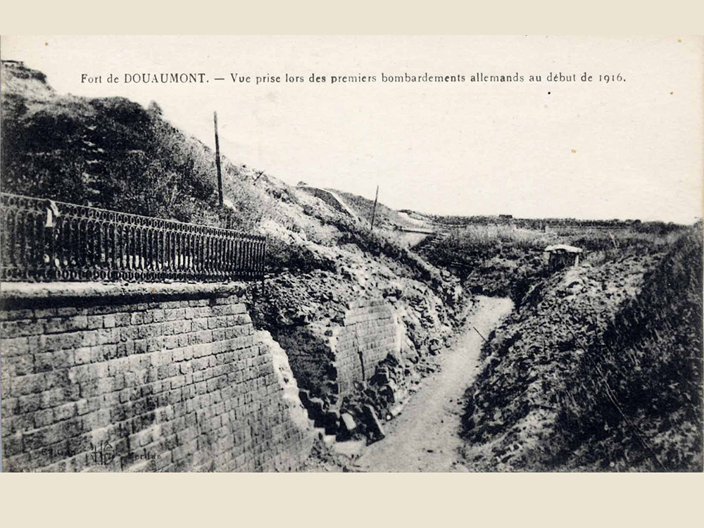 <p style="text-align: center;"><strong>Le Fort de Douaumont au d&eacute;but de l'ann&eacute;e 1916.&nbsp;</strong><br />Source / Cr&eacute;dit : <a href="http://archives.meuse.fr/" target="_blank" rel="noopener">Archives D&eacute;partementales de la Meuse</a></p>