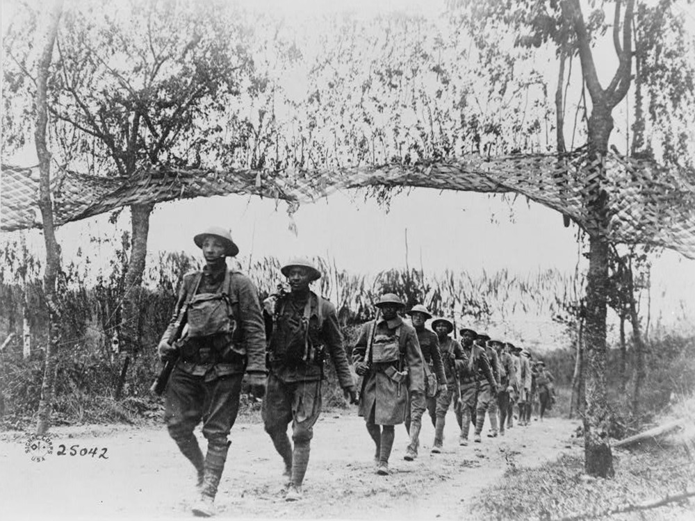 <p style="text-align: center;"><strong>U.S. Army infantry troops, African American unit, marching northwest of Verdun, France, <br />in World War I.</strong><br style="text-align: center;" /><span style="text-align: center;">Source / Cr&eacute;dit :&nbsp;</span><a style="text-align: center;" href="https://commons.wikimedia.org/wiki/File:USA_infantry_Verdun_WWI.jpg" target="_blank" rel="noopener">Wikip&eacute;dia CC</a></p>